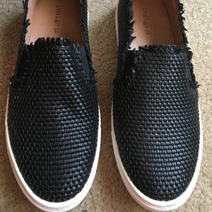 Indigo Rd Women's Kicky Woven Slip On Sneakers